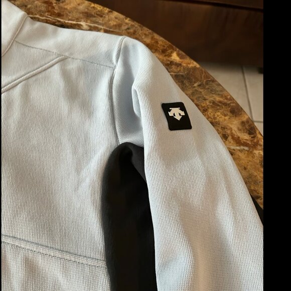 Descente sweater - Picture 3 of 3